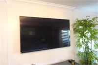 Samsung 70" TV With Remote + Wall Bracket