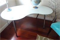 Curved Glass Top Desk ++