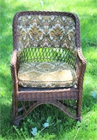 NATURAL WICKER CHAIR