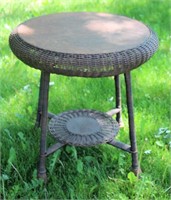 ROUND NATURAL WICKER TABLE