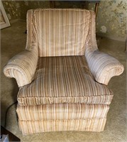 UPHOLSTERED CHAIR