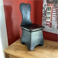 Small Primitive Chair Décor