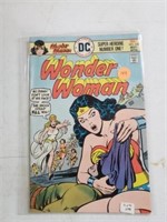 Wonderwoman #223 DC
