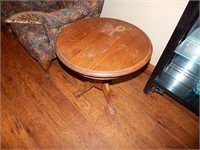 Round Oak Ball & Claw Lamp Table