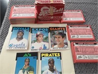 1986 TOPPS TRADED SET COMPLETE WITH ROOKIES