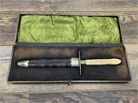 Short dagger with silver guard and collar, Ivory h