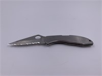Spyderco lock back folding knife serrated edge, ap
