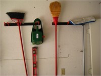 2 Brooms-Level-Seeder & Mop