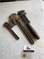 Pipe wrenches