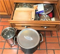 Selection of Kitchen Pots and Bakewear
