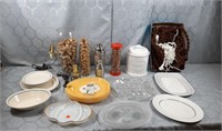 Lot including platters, picnic plates, shakers,