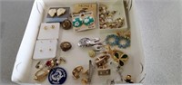 Miscellaneous earrings and other jewelry