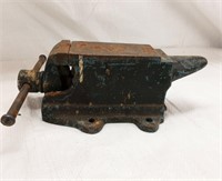 VINTAGE ANVIL & TABLE VICE