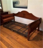Wooden Sleigh Daybed Bed and Trundle - NICE!