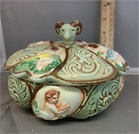 DG-13 Capodimonte style 7" covered bowl w/rams