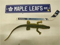 maple leafs sign & mini stick, toy alligator