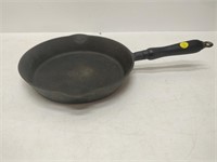 cast iron frying pan