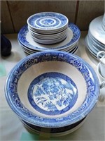 Unmarked Blue Willow: eight 9.75" plates - three