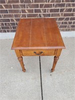 22"×26"×23" Ethan Allen End Table