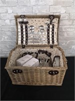 New Wicker Picnic Basket For 4