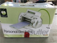 CRICUT ELECTRONIC CUTTER