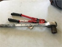 SOCKET WRENCH AND BOLT CUTTER