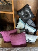 Queen Size Comforter & Accent Pillows