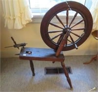Décor Antique Spinning Wheel