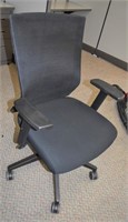 BLACK MESH BACK, HIBACK EXEC. CHAIR