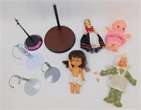 4 Small Dolls and Doll Stands