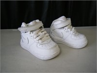Nice pair Nike toddler shoes size 4C