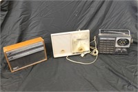 Lot of 3 Vintage Collectible Radios