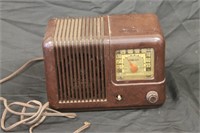 Vintage Collectible Traveler Radio