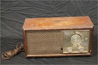 Vintage Collec tible Zenith Radio
