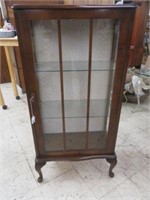 VINTAGE QUEEN ANNE CURIO CABINET WITH GLASS