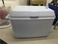 Rubbermaid cooler