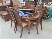 Vintage Dining Room Table W/ 6 Chairs & 1 Leaf