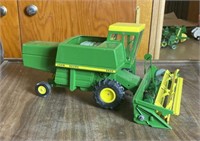 John Deere 6600 Combine