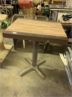SMALL PEDESTAL TABLE