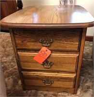 Oak end table 20"w x 25 1/2" d x 21 1/2" tall