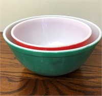 Pyrex nesting bowls Green & red