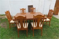 Broyhill USA Table with 6 Chairs Very Good Cond