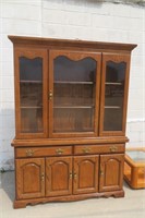 Broyhill China Display Cabinet with Light 57 x 78
