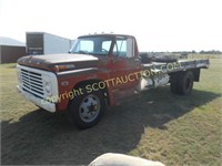 1971 Ford F600 red single axle bobtail truck