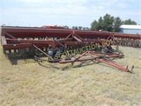 2 IHC 7100 hoe drills, 14' sections, 12" space,