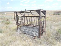 Older manual cattle working chute