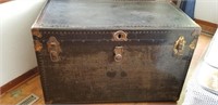 Steamer Trunk, No  tray, leather handles torn