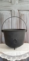 Favorite Piqua Ware Cast Iron  #8 Kettle - footed