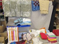 Curtains, Towels, Doilies & Tablecloths in Tote