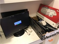 2 HP Computer Monitors & Computer Accessories